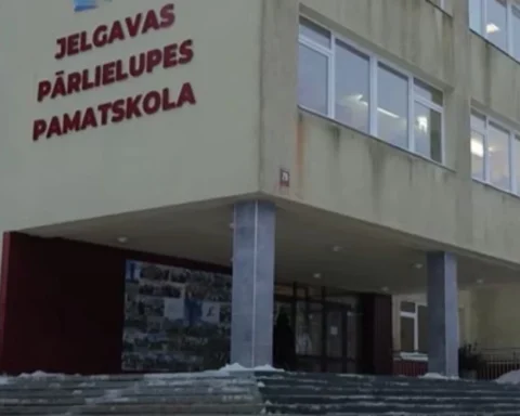 Скандал в Елгаве: ученика, избившего первоклассницу, не собираются исключать из школы