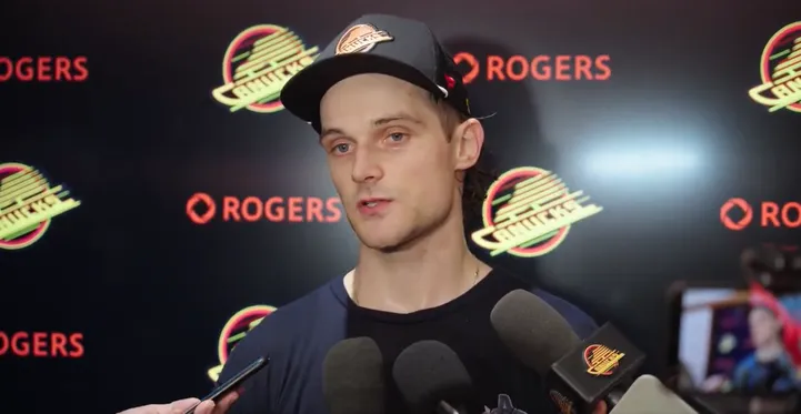 Теодор Блюгер надеется вернуться на лед после травмы