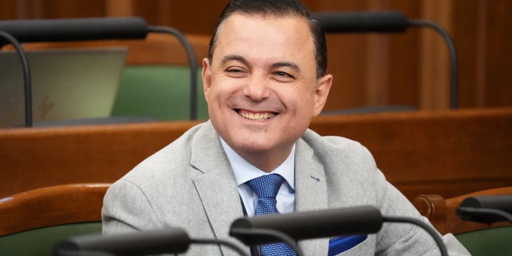 У Хосама Абу Мери 20 сотрудников в бюро, у Рихарда Козловскиса меньше