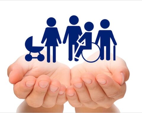 Ужесточение правил соцподдержки ставит под угрозу доступ семей к детским выплатам в России