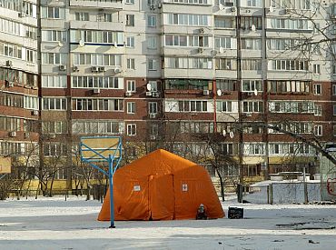 В Киеве без света и тепла при минус 19 градусах жители ищут утешение в «Поездах непобедимости»