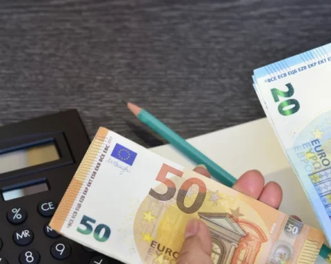 В Латвии растет интерес к сберегательным облигациям: объем вложений достиг 370,5 млн евро