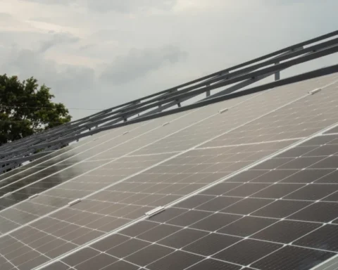 В Латвии разрабатывают программу поддержки солнечных панелей на крышах многоэтажек