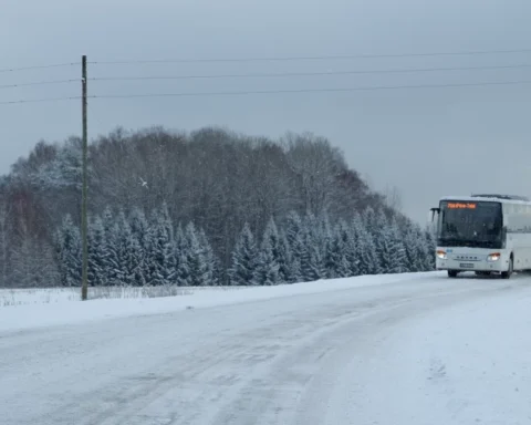 В Латвии вступили в силу новые тарифы на региональные поезда и автобусы