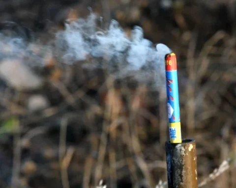 В новогоднюю ночь три человека получили серьезные травмы от петард в Латвии