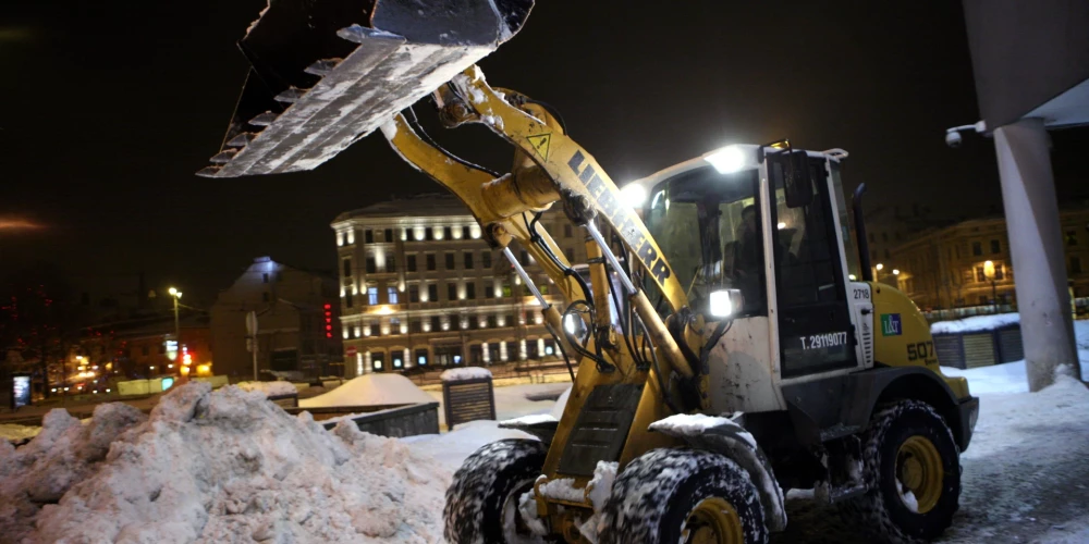В Рижской думе признали невозможность идеальной уборки снега из-за ограниченного финансирования