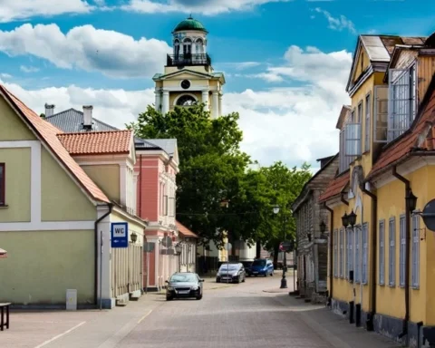 В Вентспилсе за счёт ЕС восстановят 24 квартиры для социально уязвимых групп населения