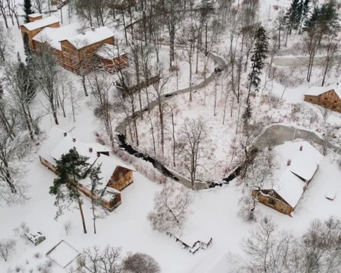 Валмирский край ищет новых владельцев для 500-летней усадьбы с историческими зданиями