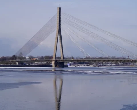 Вантовый мост останется открытым — подписан контракт на реконструкцию за 69,8 млн евро