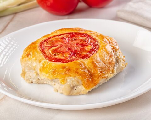 Запечённое куриное филе в сметанном соусе