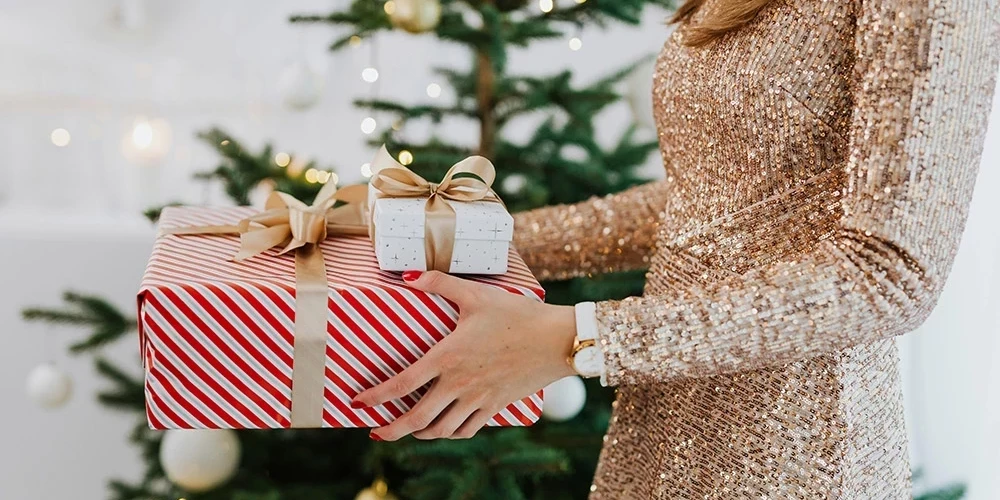 Женщины чаще передаривают подарки, чем мужчины, показывают данные опроса в Латвии