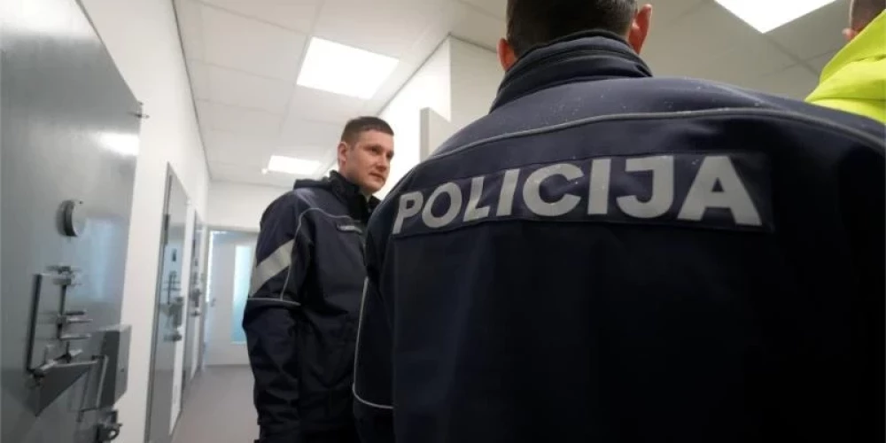 Житель Валмиеры потерял тысячи евро из-за мошенничества с банковским кредитом