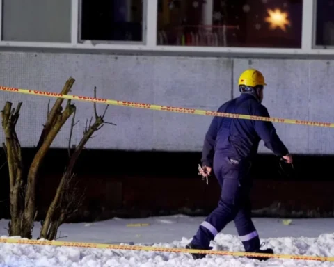 Жители дома в Торнякалнсе вернулись в свои квартиры после газового взрыва