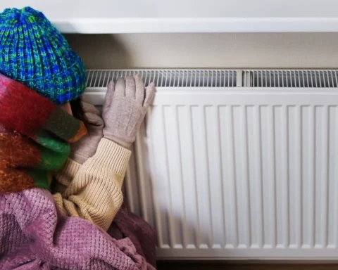 Жители Риги должны погасить долги за отопление до 31 мая для аннулирования штрафов