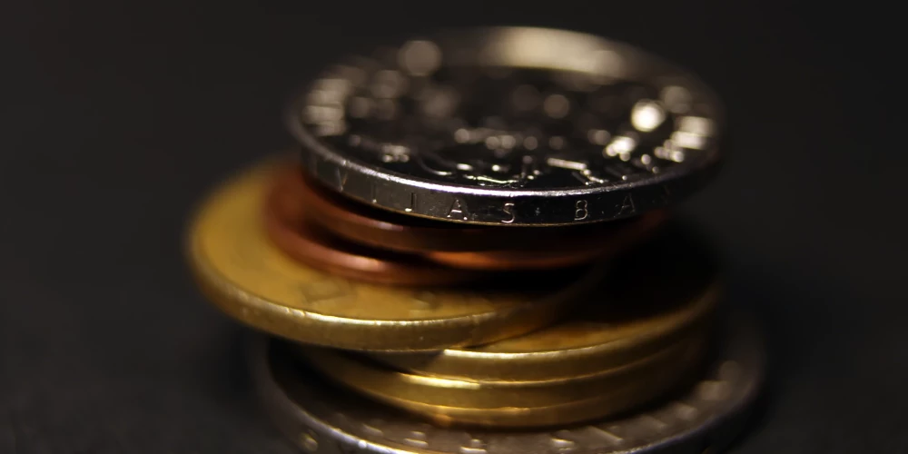 Банковский сектор Латвии в 2025 году снизил прибыль на треть до 341,7 млн евро