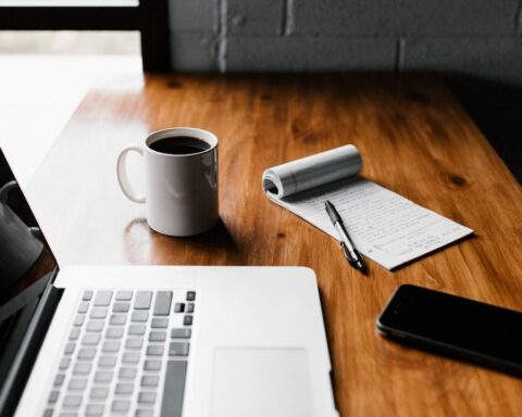 Бизнес в Латвии переходит от бумажных архивов к цифровым системам хранения документов