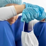 Больницы Латвии увольняют граждан России и Беларуси без выходных пособий