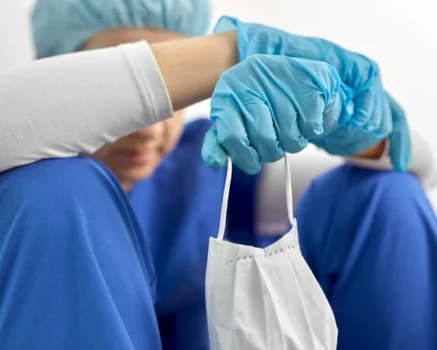 Больницы Латвии увольняют граждан России и Беларуси без выходных пособий