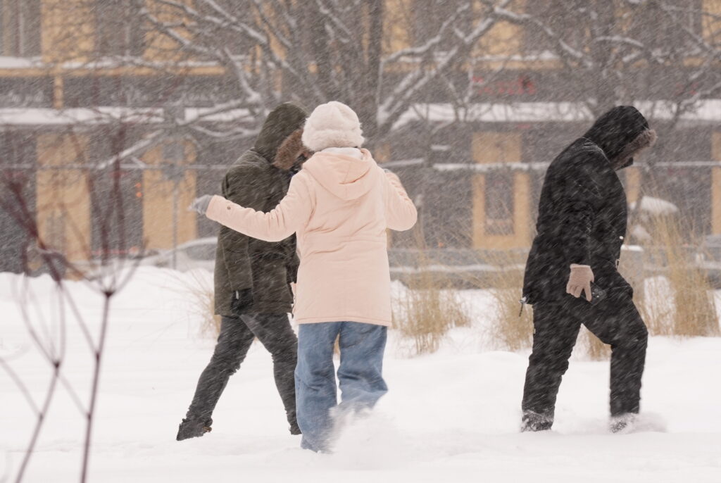 Чиновники Риги отвергли обвинения в недостаточной уборке снега во время снегопада
