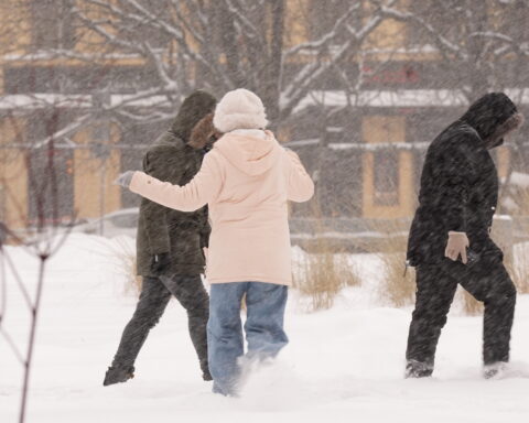 Чиновники Риги отвергли обвинения в недостаточной уборке снега во время снегопада