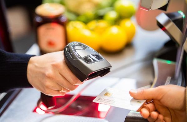 Депутат Сейма предложил запретить русский язык в сфере обслуживания в Латвии