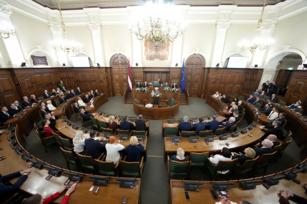 Депутатская зарплата в Латвии осталась на прежнем уровне в январе 2023 года