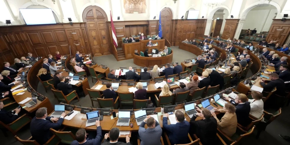 Депутаты Сейма подверглись критике за нарушения языкового закона и отсутствие фракционной принадлежности