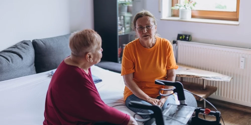 Эксперты призывают активнее вовлекать пожилых людей в волонтерство в Латвии