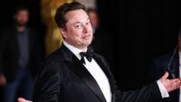 Илон Маск объявил о пересмотре планов SpaceX: приоритет — город на Луне, а не на Марсе