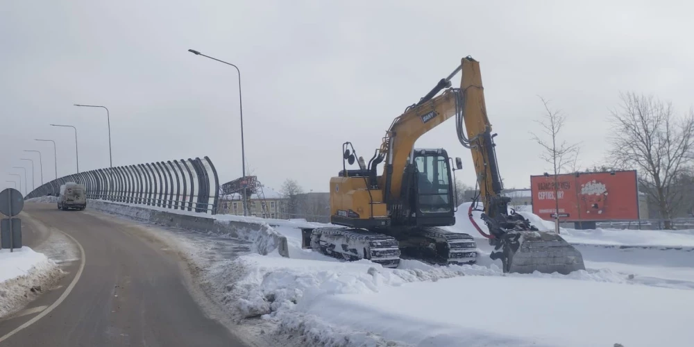 Интенсивный вывоз снега в Даугавпилсе: график и приоритетные зоны работ