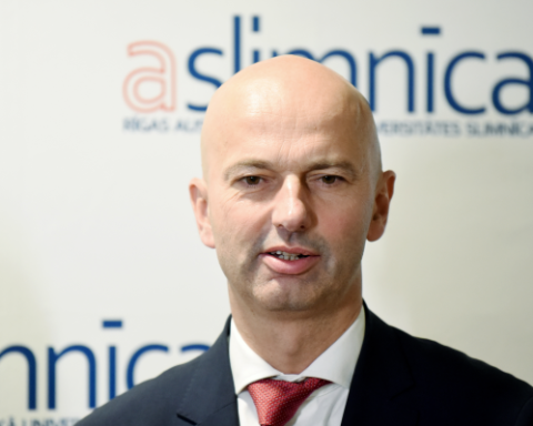 Кариньш сообщил о желании летать частными самолетами, Цитсковскис стал обвиняемым