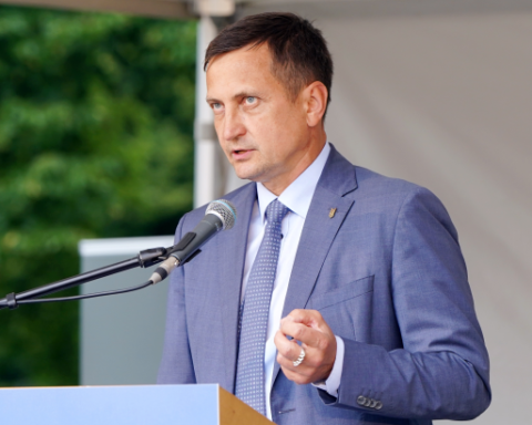 Краузе может уйти в отставку, но также под угрозой всё правительство Силини