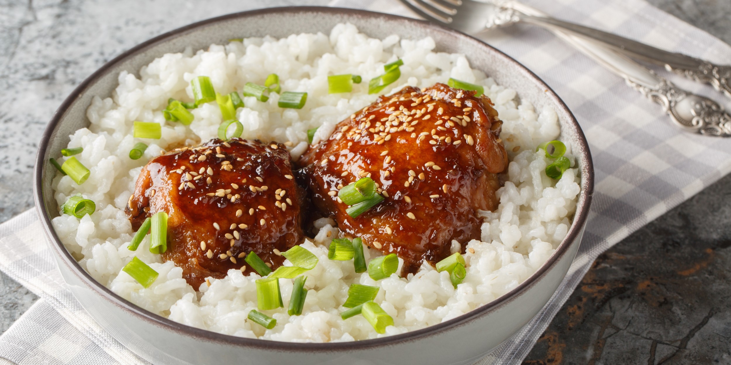 Куриные бёдра в корейском стиле, приготовленные в аэрогриле