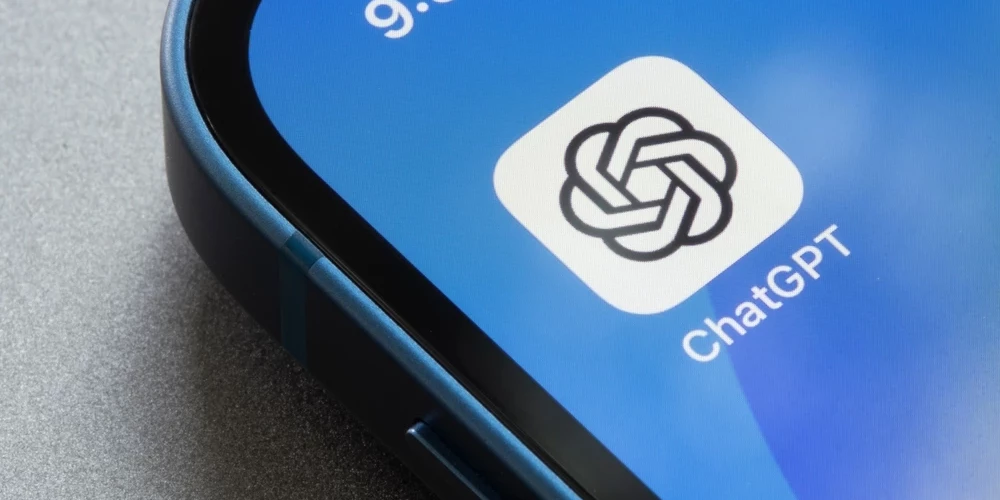 Латвийцам напоминают о рисках фейкового ChatGPT и способах защиты