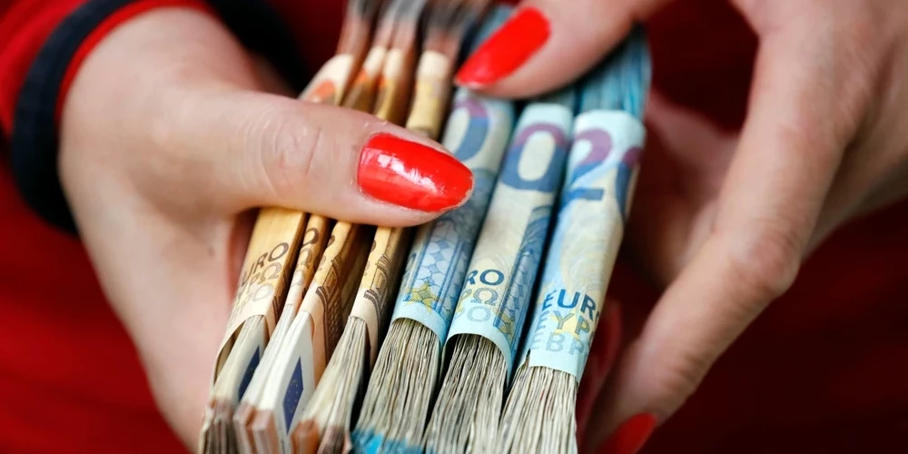 Латвийцам предложили эффективные способы вложения денег на местном рынке акций