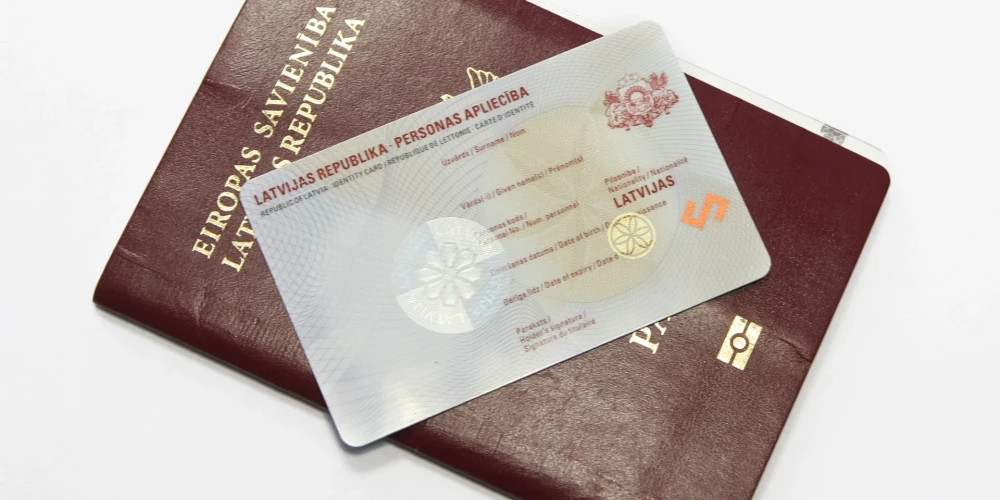 Латвийцам разъяснили действия при нахождении чужих документов на улице