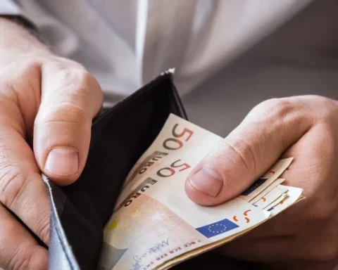 Латвийские власти введут новые денежные пособия для населения зимой 2023 года