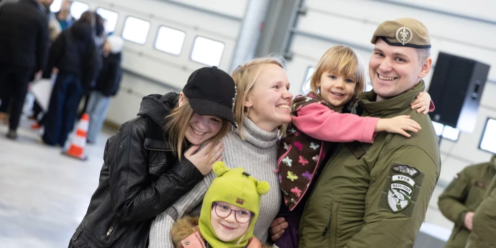 Латвийские военные вернулись из миротворческой операции в Косово