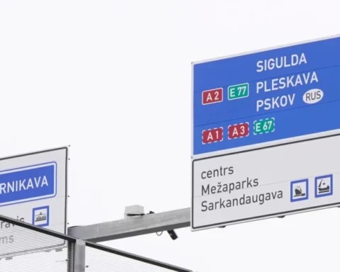 Латвия удаляет упоминания российских и белорусских городов с дорог, потратив более 120 тысяч евро
