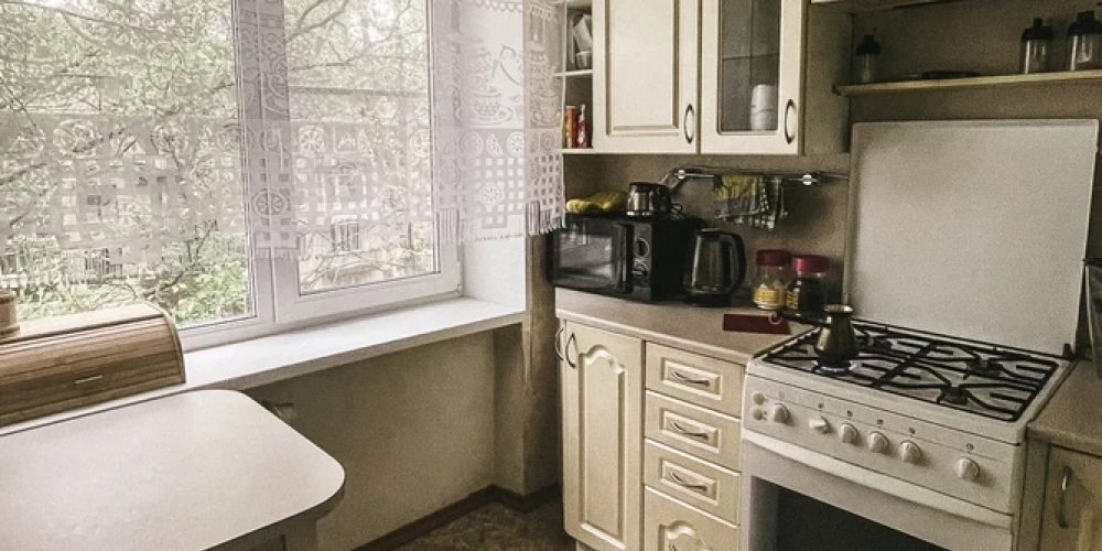 Латвия вошла в тройку лидеров ЕС по проживанию в квартирах, но стоит ли радоваться?