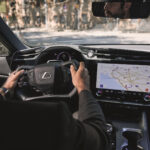 Lexus презентует систему steer-by-wire в новом электрическом кроссовере RZ