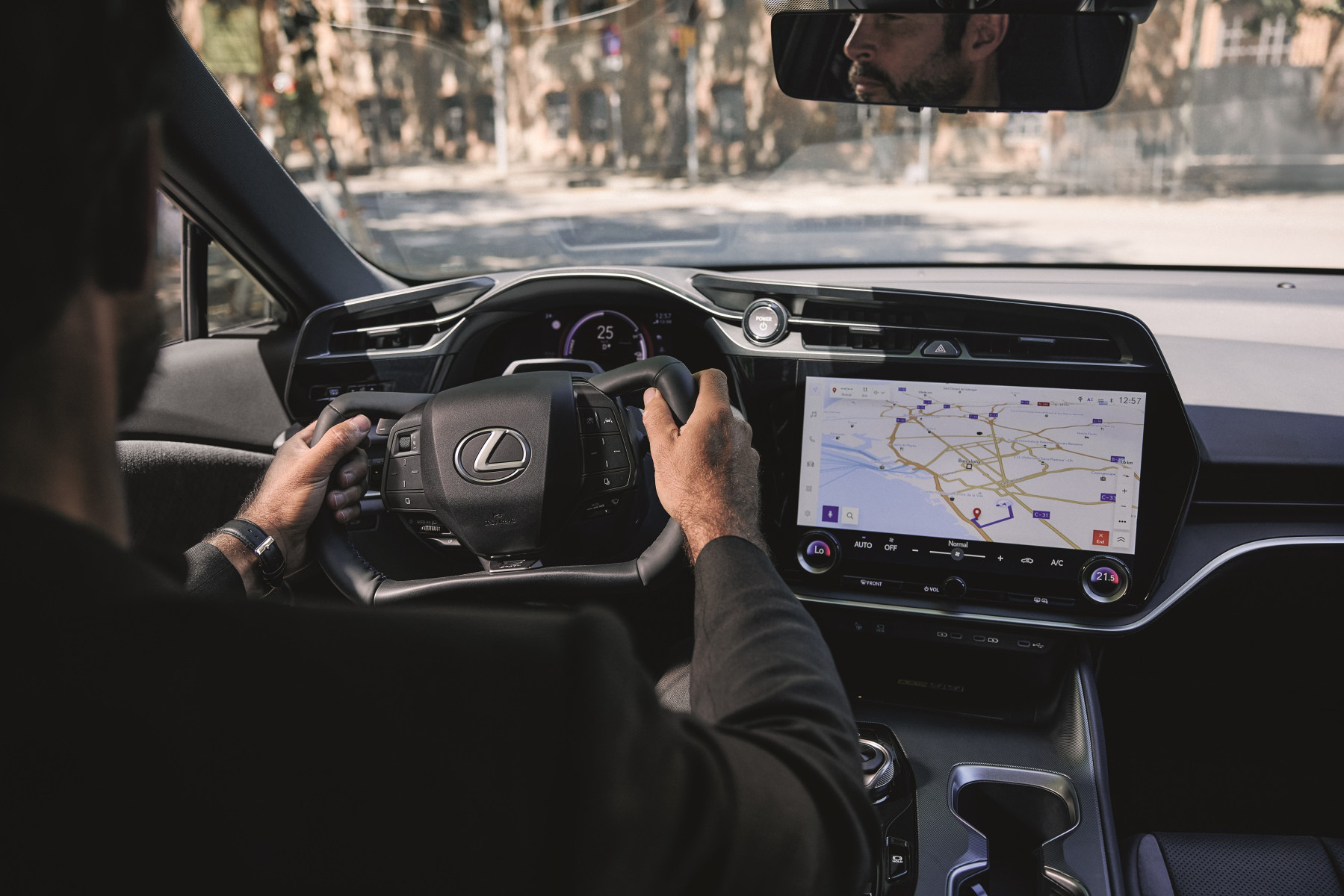 Lexus презентует систему steer-by-wire в новом электрическом кроссовере RZ