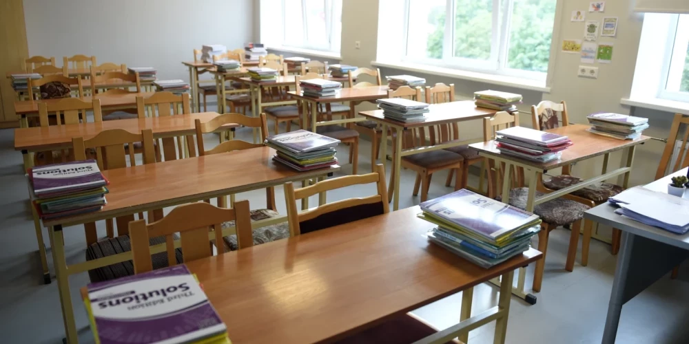 Лучшие результаты госэкзаменов в Латвии у рижских гимназий, слабейшие у других школ