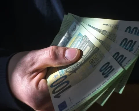 Минфин: жителям Латвии обещают повышение зарплат, но ожидается рост инфляции до 2,9%