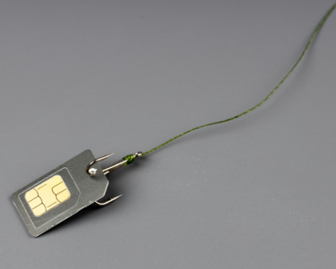 Министр Козловскис анонсировал запрет незарегистрированных SIM-карт в Латвии через месяц