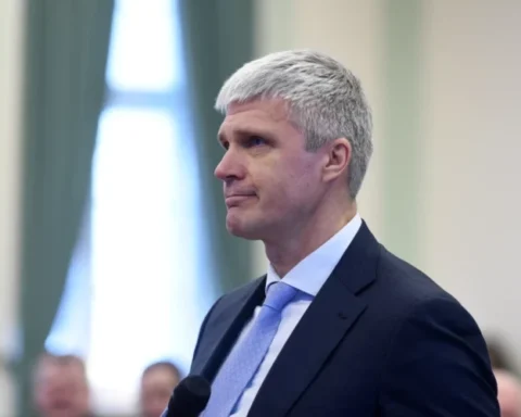 Министр требует объяснений от мэра Резекне, лишенного допуска к гостайне