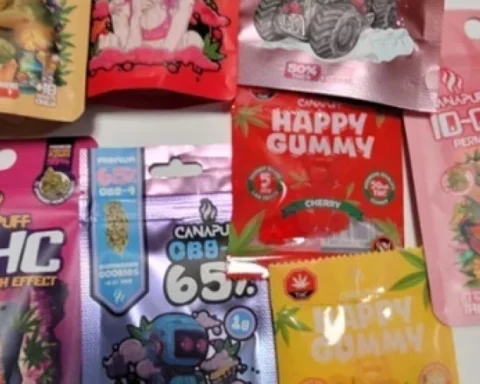 Молодежь Латвии все активнее заказывает наркотики через интернет, скрывая их под сладостями