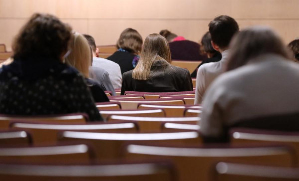 МОН предлагает создать единую систему изучения латышского языка для взрослых