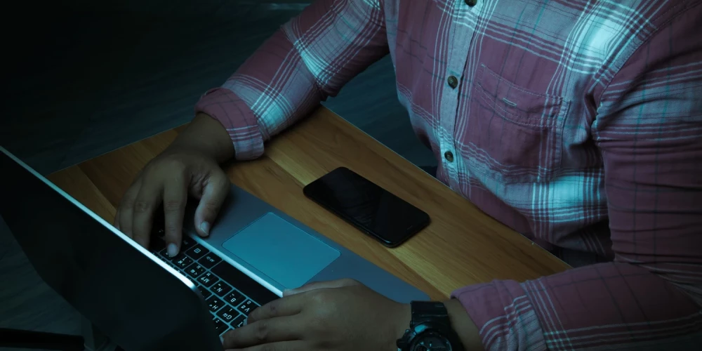 Мошенничество затрагивает все возрастные группы латвийцев, 17% не сталкивались с ним за год