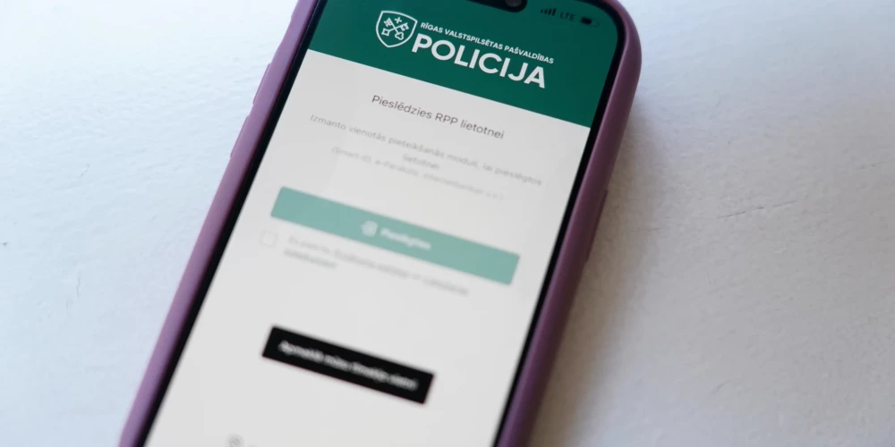 Новое мобильное приложение Рижской муниципальной полиции работает неполноценно